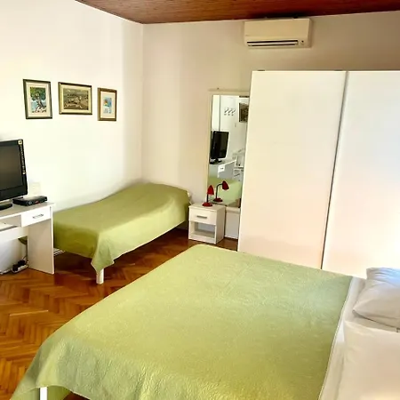 Apartment Ugrin With Terrace