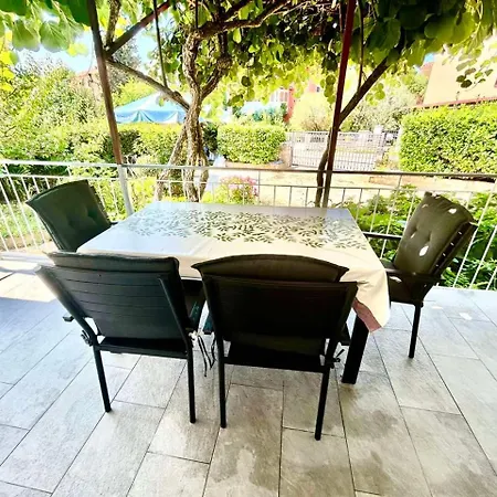 Ugrin With Terrace Apartman *